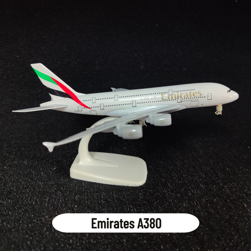 Herpa Snap-Fit Airbus A380 Emirates – Maquette 1/250 En Plastique, Avec Socle, Collection