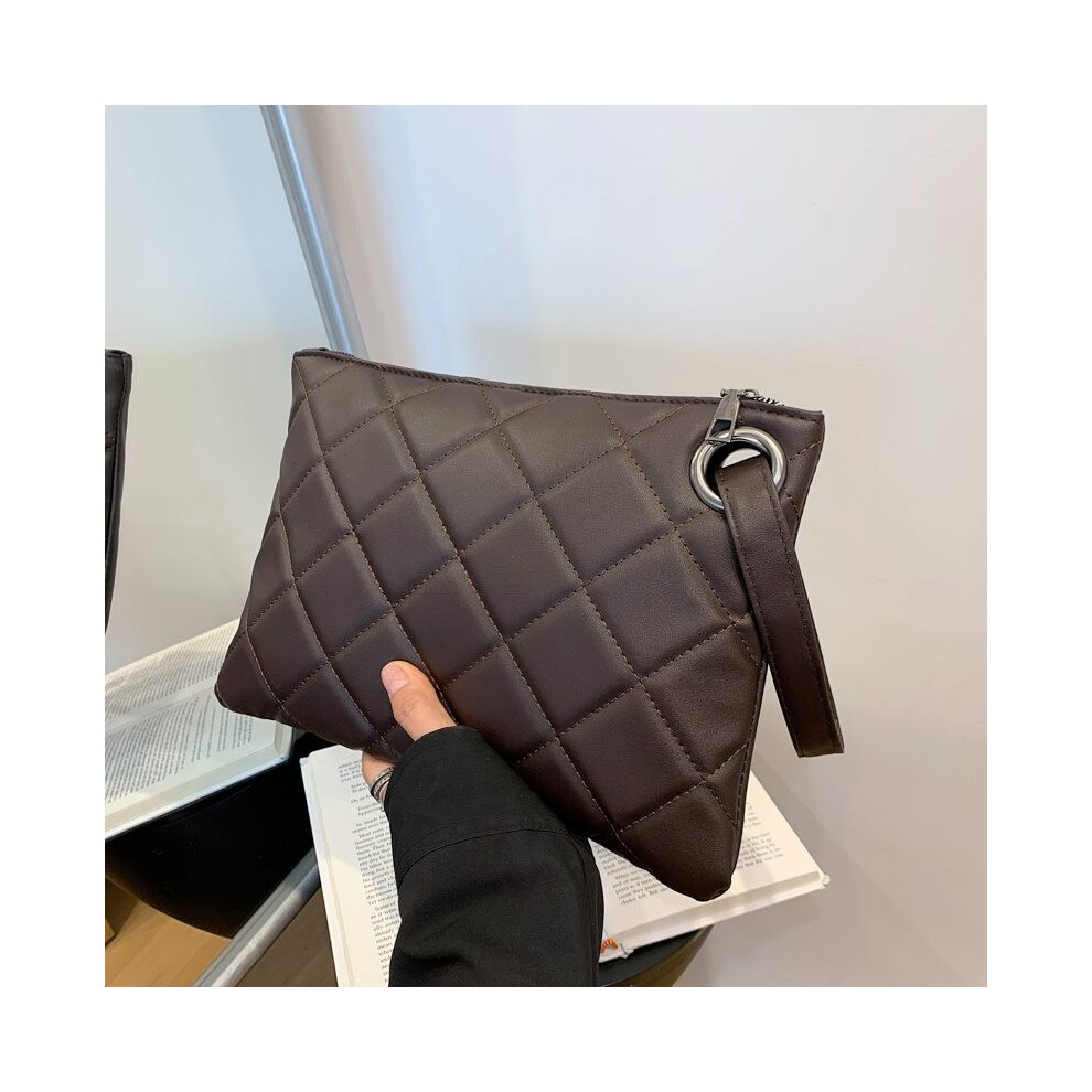 (Brown)Pochette enveloppe en cuir PU souple style rétro avec motif élégant pour les amateurs de mode
