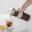 Tragbarer luftdichter Cold Brew Eiskaffeebereiter mit Tee-Ei – 800 ml Wasserkocher mit Glaskaraffe 6