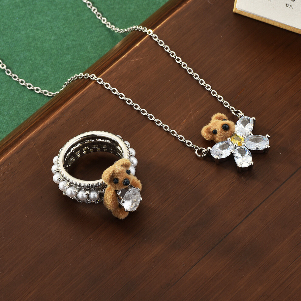(Flocked Bear Set)Ensemble collier et bague ours velours haut de gamme avec détails pierres précieuses étincelantes pour femme