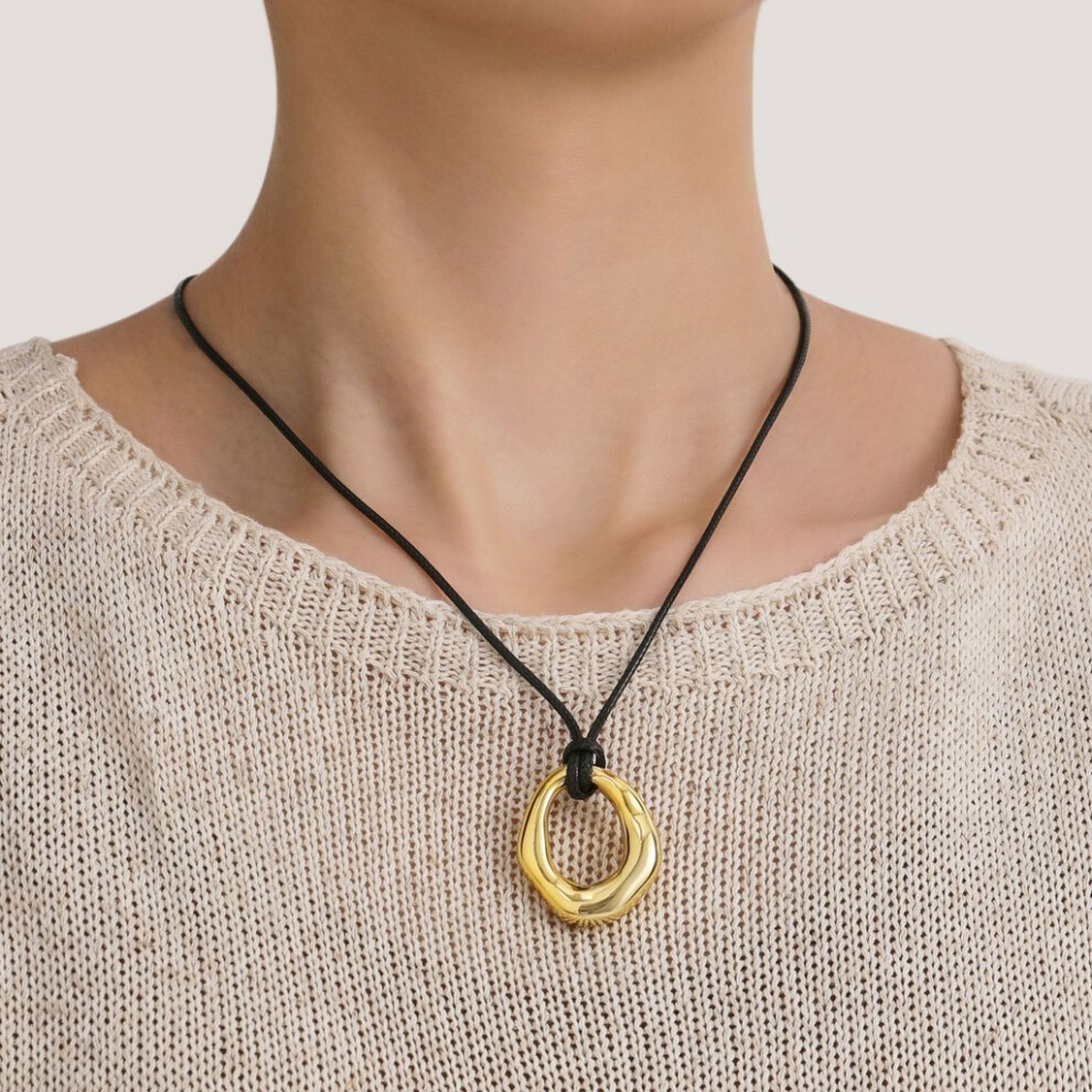 (Irregular Circle Gold 2)Collier pendentif cœur accrocheur au design élégant irrégulier disponible dans de superbes couleurs or et argent pour
