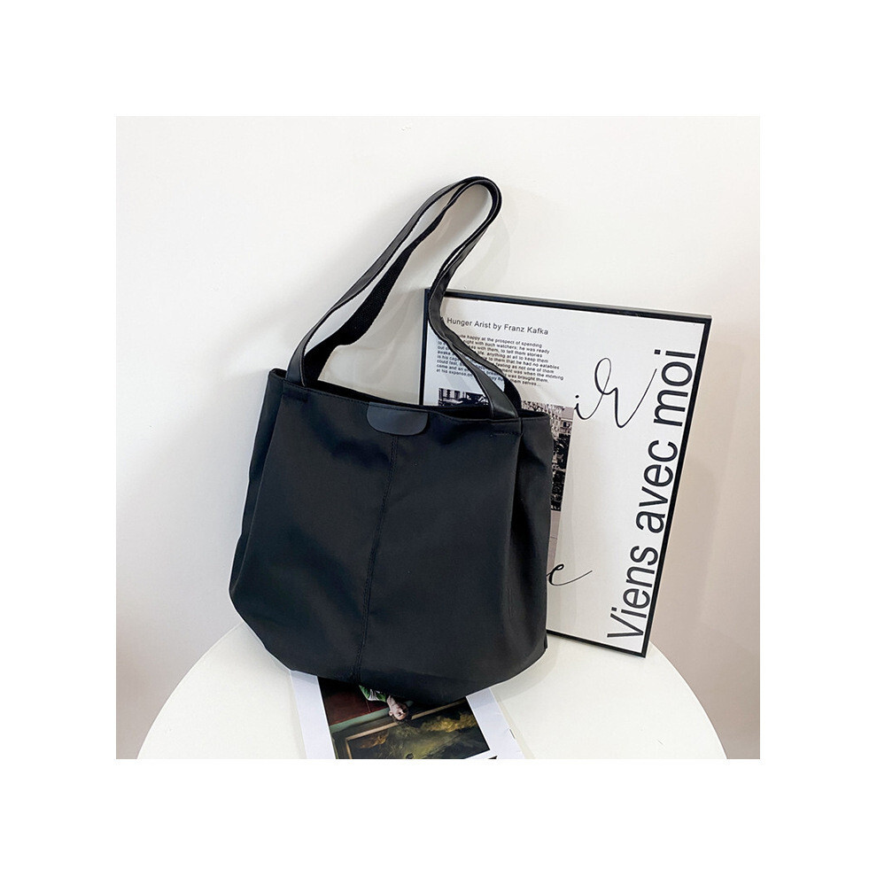 (Black)Sac à main fourre-tout contemporain en tissu doux pour femme disponible en noir kaki blanc et