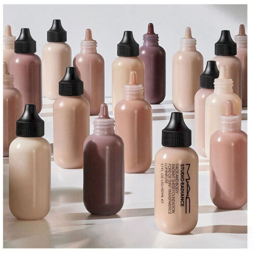 MAC Mac Studio Radiance Gezichts- & Lichaamsfoundation - W1-50ml/1.7oz Van Mac 2