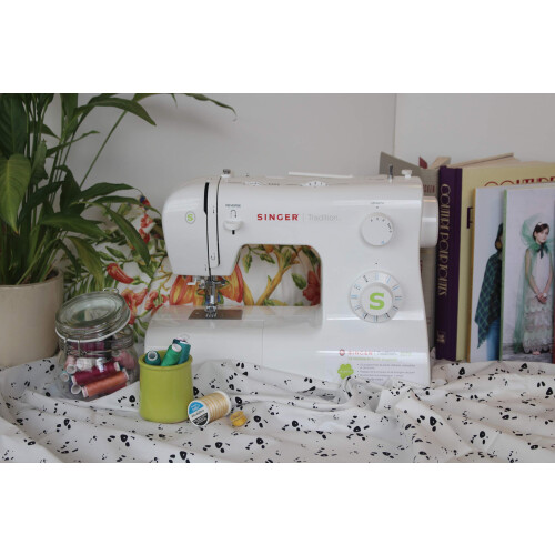 Singer Singer 2273 Tradition Sewing Machine 1