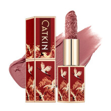 Rossetto semi-opaco Catkin Colore idratante ad alto impatto infuso con vitamina E e olio di avocado Texture liscia e morbida Finitura opaca a lun