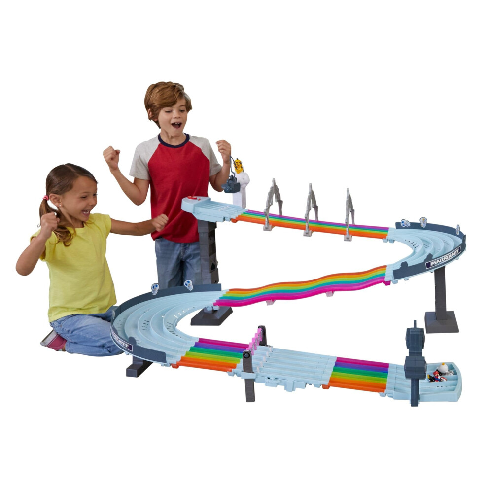 Hot Wheels Mario Kart Rainbow Road Raceway 8-Foot Track Set With Lights & Sounds & 2 1:64 Scale Vehicles, Toy Gift For Kids Ages 4 Years Old & Up, Gxx
