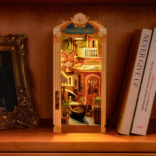 Scaffale in legno Romantic Venice Book Nook 1