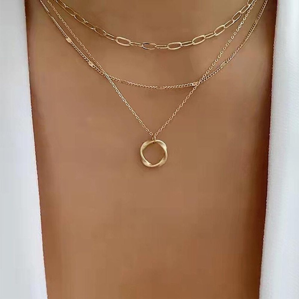 Bold Thick Chain Necklace with Circular Pendant: Trendy Metal Hip-Hop Style for Women