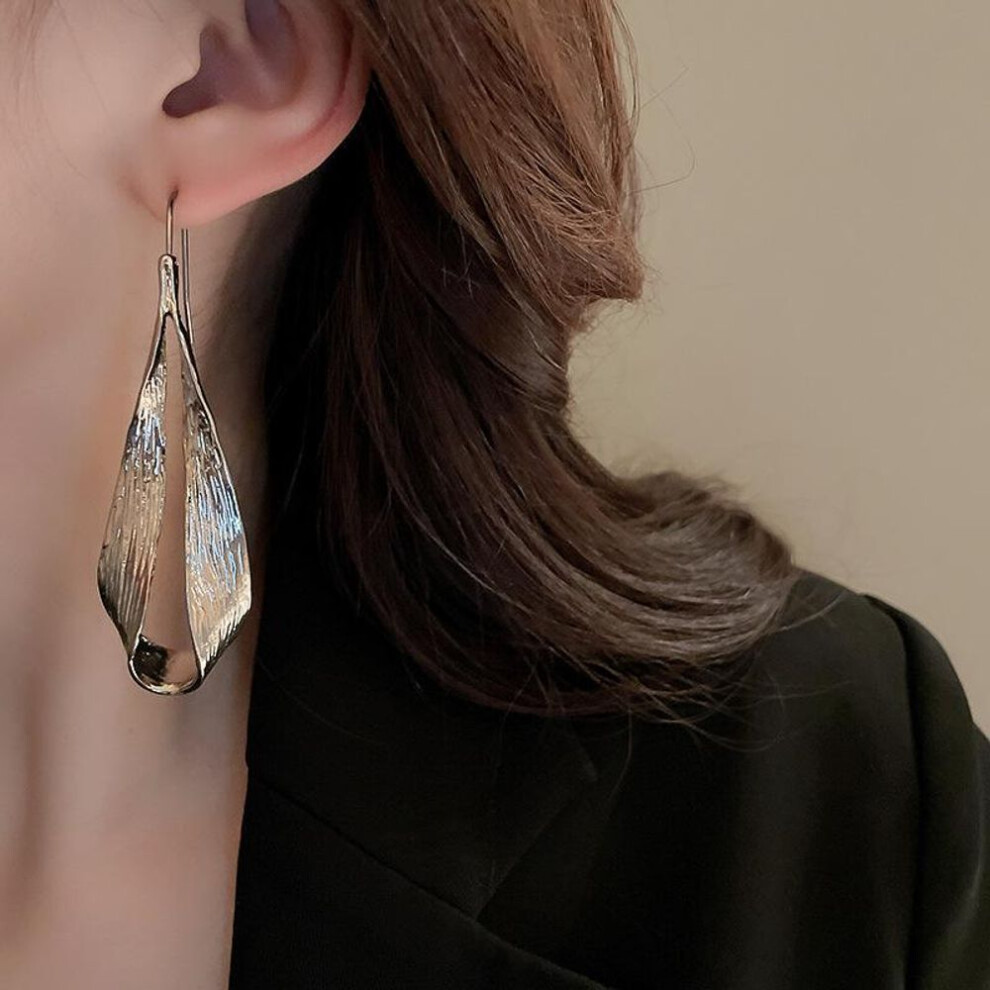 exquisite Metallic Leaf Drop Earrings: European & American Style, Trendy And Unique Design For Women.