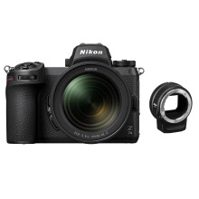 Nikon Z 7II spegellös systemkamera med 24-70mm f/4-objektiv och FTZ-adapterkit
