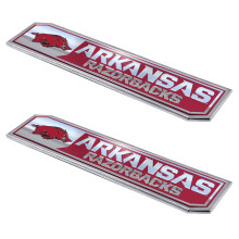 FANMATS 60828 Arkansas Razorbacks 2 stk. kraftigt aluminium pr?get lastbilemblems?t 1,75 x 8,25
