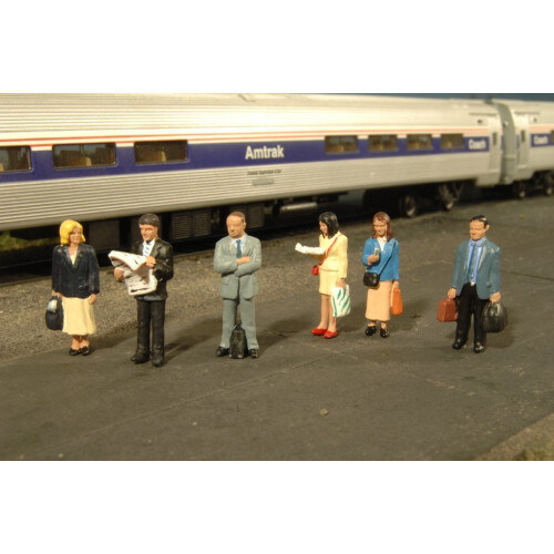 BACHMANN Bachmann Industries Miniature O Scale Figures Standing Platform Passengers Train (6 Piece)