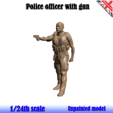 Police Officer With Gun Unpainted Figure 1:24 Scale Wasp PO G 24