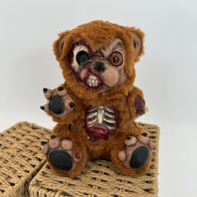 (Horror Doll) A PC Realistic Bloody Animal Prop, Halloween Decoration Prop, Latex Horror Costume Prop Monster.