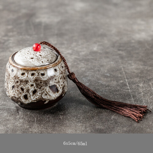 (Light Grey)(Light Grey)Ceramic Pets buried in urns in ceramic pots