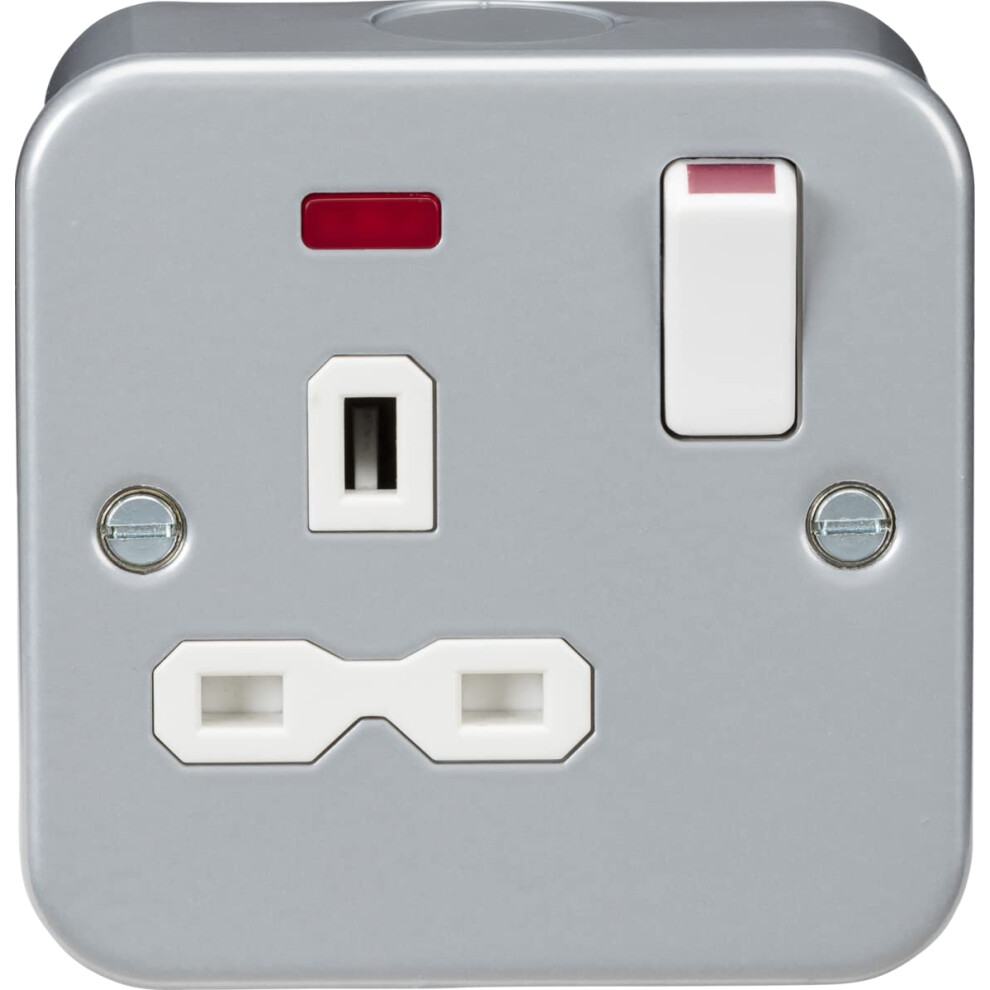 Metal Clad 13A 1G Dp Switched Socket With Neon 5056270875850