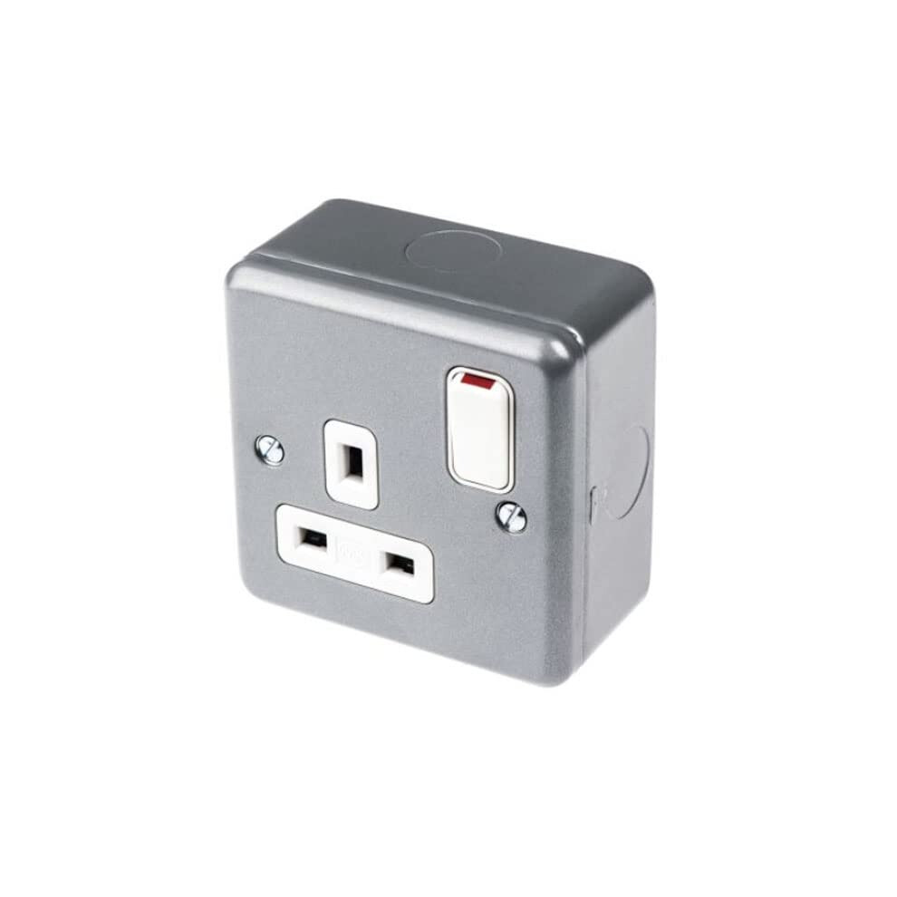 Mr. Gadget's Solutions 1 Gang Single Metal Clad Switched Socket Outlet 13A Â Bs 1363 Certified For Uk Use 5056413091840