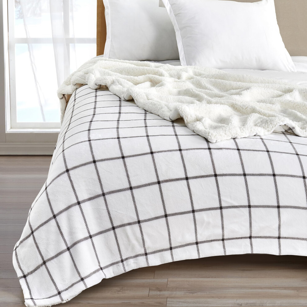 Plaid    pais en polaire sherpa et velours pour lit ou fauteuil. Chaud, r   versible et doux. Collection Kinsley, gris     carreaux.