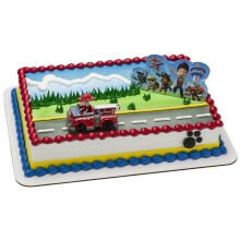 DecoSet Paw Patrol Just Yelp for Help Cake Topper, 2-Piece com Marshall no Caminhão de Bombeiros