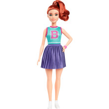Boneca Barbie Fashionistas #232 com Cabelo Vermelho, Top Desportivo e Saia Plissada Roxa