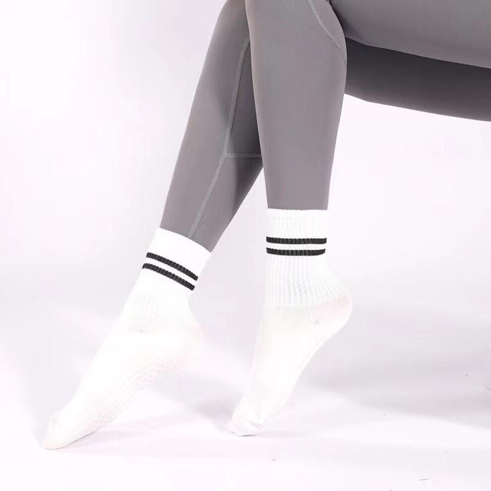 (white, one size) Pilates Socks with Grips for Women Yoga Socks Socks Non Slip Socks of 4pairs