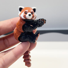 Entzückende 3D -gedruckte Rote Panda -Figur - Süße Plastikskulptur Im Cartoon -Stil