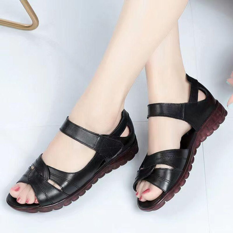 (black, 36) Soft leather middle-aged and elderly sandals women's summer versatile new flat-bottomed non-slip Velcro mother shoes flat-heeled grandma women's shoes