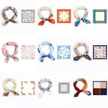 Bedruckte kleine Schals für Frühling und Sommer, Seidenschals, Damenschals, vielseitig, kleine Schals für Herbst und Winter, Blindbox