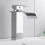 Le lavabo dans un style moderne et argenté sur une banque 2