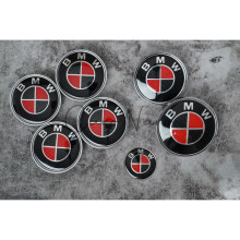 (Zwart en rood) Complete set BMW kofferbak- en motorkapemblemen, wieldoppen x7