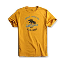 ADRO Summer Adventures California Heren T-shirt met print (S, mosterd)