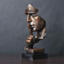 Stille ist eine goldene kreative Statue, einfache Ornamente des modernen Handwerks