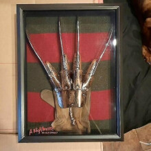 Freddy Krueger: A Nightmare On Elm Street – Handschuhe und Hemd – Show-Party-Requisiten