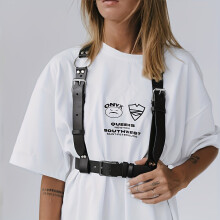 Ceinture gothique réglable en cuir PU noir pour femmes.