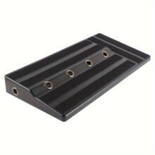 Einzelnes Pedalboard mit versteckter Stromversorgung., Schwarz