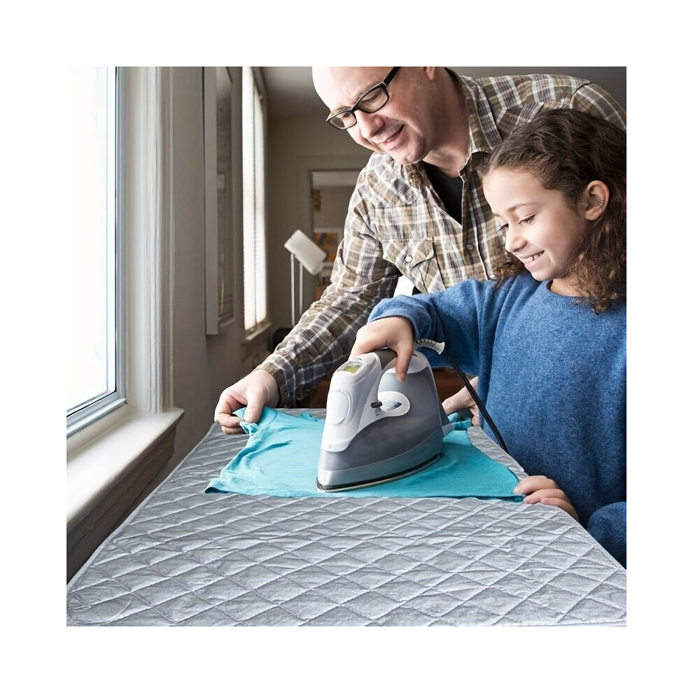 Tapis de repassage matelassé double face : 80cm x 48cm, design plastique rayé.