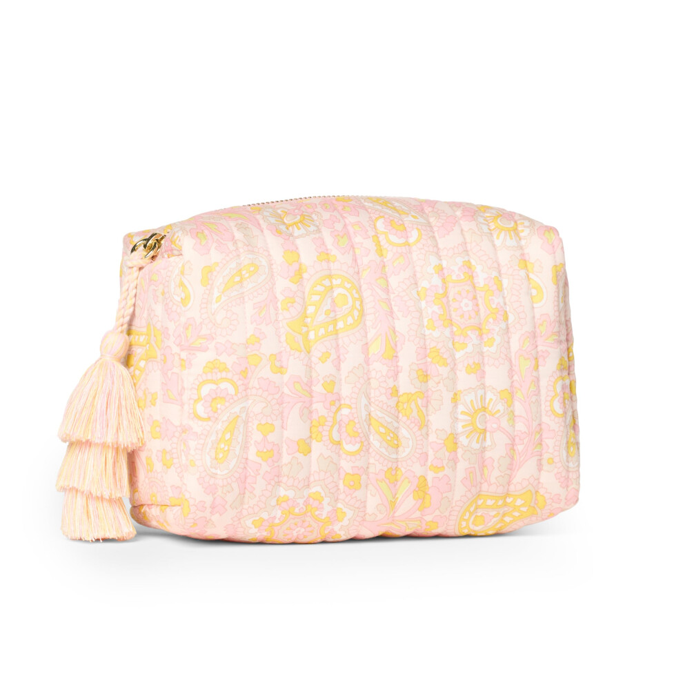 Amazon Essentials x Sofia Grainge Women's Quilted Makeup Toiletry Bag