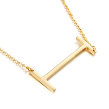 Colar com inicial lateral MOMOL banhado a ouro 18 K em ao inoxidvel com letras grandes e pingente I com nome do roteiro e colares com monograma