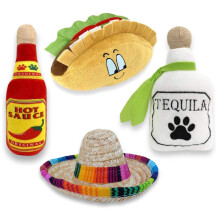 Baja Ponchos 4 Pack Fiesta Dog Chew Chew Lelut ja Sombrero - Meksikon Squeak Pehmolelut - Koiralahjat Chihuahualle - Taco - Tequila - Kuuma kastike -
