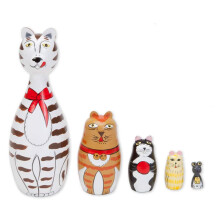 Bits and Pieces - """" Cleo & Friends Pesivien kissat - Käsinmaalatut puiset pesimänuket Matryoshka - 5 nukke setti 7"" korkeudesta ja lahjarasia