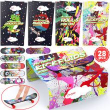 28 Stuks Valentijnsdag Cadeaus voor Kinderen - Mini Vinger Skateboard met Valentijnskaarten voor Kinderen