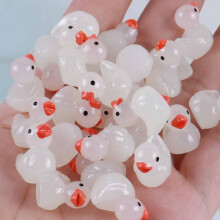 100 peas Mini Pato de Resina 15 mm Casa de Bonecas D?cor Brilha no Escuro para Decorao de Aqurio Micro Fada Jardim Paisagem Hide Seek Brinque