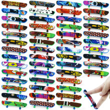 XIPEGPA 100 PCS Mini Finger Skateboards voor Verjaardagsfeestjes en Decoratie