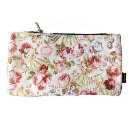 Loungefly Belle Character Floral AOP kosmetisk pose