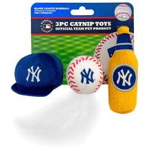 BEDSTE PUSH KATTELEGETJ - MLB NEW YORK YANKEES Komplet st med 3 styks kattelegetj fyldt med frisk katteurt. Inkl.: 1 baseball kasket kattelege