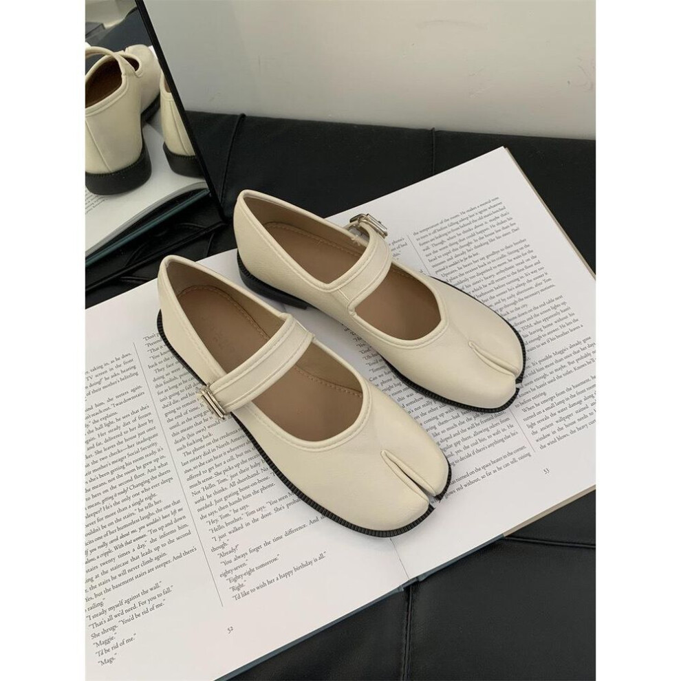 (off-white, 38) Korean Chic Wangzha Split-toe Mary Jane Retro Flat Shoes - Spring 2024 Collection