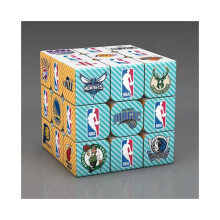 (NBA) Voetbal- en basketbalster Magic Cube