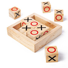 Bigjigs Toys Mini Noughts and Crosses -peli - Matkailuystävällinen Tic Tac Toe -peli, matkapelit, lautapelit