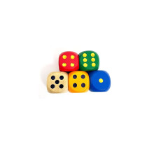 Conjunto de 5 dados grandes de madeira com borda redonda de 3 cm e cores aleatórias (5 cores com bolinhas)