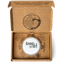 GETMOVIN SPORTS - Bop It - Speciale 25e verjaardag Inventor Edition Cadeau Klaar Verzenddoos Retro Throwback